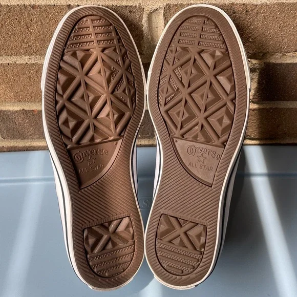 Converse Chuck Taylor Madison Ox Polka Dot Sneakers - Picture 8 of 9